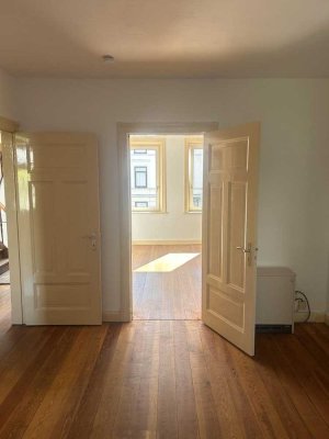 Gut geschnittene, helle 2 Zimmer Wohnung in St. Lorenz Nord - Nachtspeicherheizung - 1. OG ab SOFORT