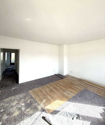 Mehr City geht nicht! Sanierte 2 Zimmer Wohnung, mit 2 Balkonen!