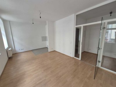 SINGLE WOHNUNG IM 1.OG ZUR HOFSEITE ! ANSPRECHENDER ALTBAU ALAUNSTRAßE
