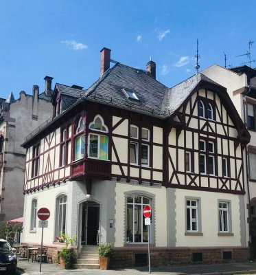 Liebevoll saniertes  historisches Mehrparteienhaus in absoluter Top Lage !