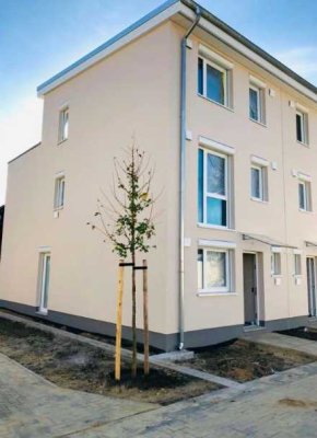 Preiswerte, neuwertige 5-Zimmer-Doppelhaushälfte mit EBK in Hamburg Neugraben-Fischbek