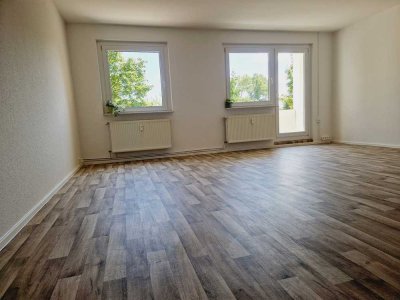 Neu renovierte 3 - Raumwohnug mit offener Küche und Balkon, Am Sportpark 14 bezugsfertig ab 02.2026!