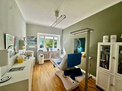 EXCLUSIVE LISTING: STYLISH, WELL-MAINTAINED 4-ROOM APARTMENT IN DAHLEM !