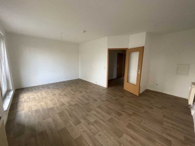 Ideal für Singles oder Pärchen! Geräumige 2-Zimmer mit Balkon und Einbauküche!