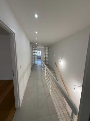 Exklusiv sanierte 3-Zimmer-Wohnung mit großer Terrasse & Blick ins Grüne – ruhige Toplage