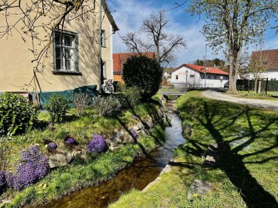 Denkmalcharme ! Große Erdgeschoss-Wohnung mit Terrasse und Garten