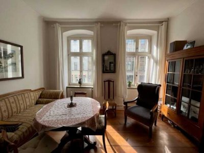 Nur für 6 Monate: Möblierte 2-Zimmer-Altbau-Wohnung am Rosenthaler Platz für eine Perso zu vermieten