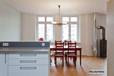 Einfamilien-Doppelhaushälfte mit Dachterrasse und Pkw-Stellplätzen