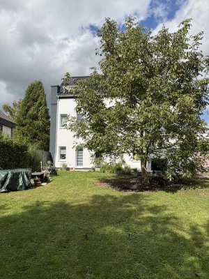 Energetisch sanierter 4-Zimmer-Altbau- Maisonette-Wohntraum mit Loggia und Einbauküche in Bockum