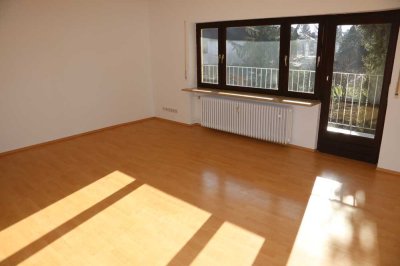 Sonnige, absolut ruhige modernisierte 3-Zimmer-Wohnung mit Süd-Balkon und EBK in Pasing, München