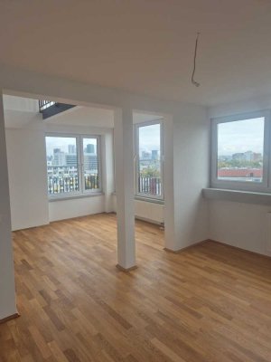 Moderne Maisonette-Wohnung mit atemberaubendem Stadtblick in Frankfurt