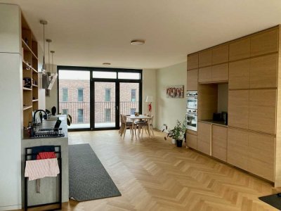 � helle Traumwohnung, möbliert: 4 Zi, 125qm, 2 Loggien, Einbauküche, Einbauschränke, Ryck-Blick