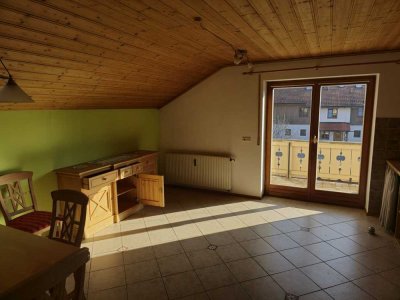 Geschmackvolle 2,5-Zimmer-Wohnung mit großzügigem Balkon und EBK in Böbing