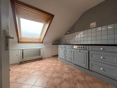 Schöne, helle DG-Wohnung