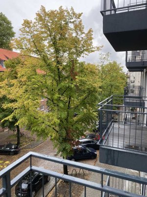 Zweitbezug mit Einbauküche und Balkon: sehr moderne 1-Zimmer-Wohnung in begehrter Lage