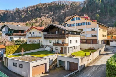GROßZÜGIGE DOPPELHAUSHÄLFTE MIT TERRASSE, BALKON UND GARAGE IN GNIGL