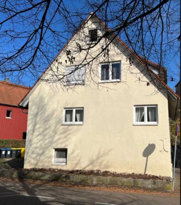 Attraktives Dreifamilienhaus in Schorndorf-Weiler mit einer freien Wohneinheit