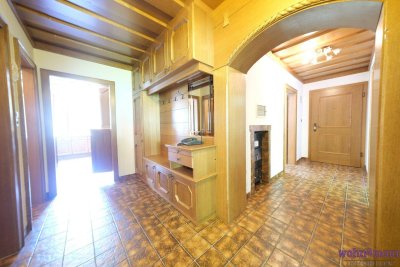 Großzügige 3-Zimmer-Wohnung mit Tiroler Flair und Garage