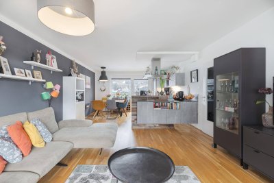 GROSSZÜGIGE 3-ZIMMER-WOHNUNG MIT BERGBLICK IN ZENTRALER LAGE