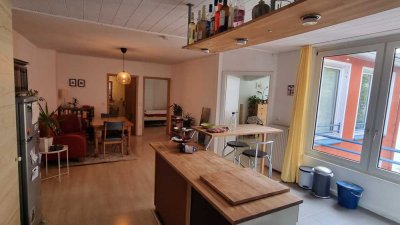 Schöne Wohnung mit großer Wohnküche, 2er Wg tauglich!