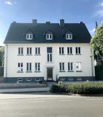 Geräumige, geschmackvolle 8-Raum-Wohnung mit eigenem Garten