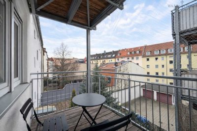 Freistehende und modernisierte 2-Zimmer-Wohnung mit Balkon und Einbauküche