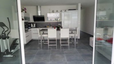 Neuwertige 2-Raum-Erdgeschosswohnung mit Balkon und Einbauküche in Ingolstadt-Tillystraße