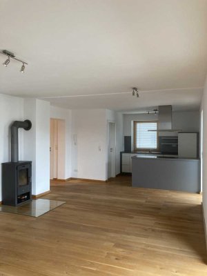 Geschmackvolle, neuwertige 2,5-Raum-Wohnung mit gehobener Innenausstattung mit EBK in Neu-Ulm