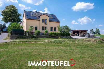 Modernisiertes Familienhaus in Neukirchen mit PV-Anlage, gepflegtem Garten & idyllischer Feldrandlag
