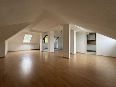 Loftartiges Wohnen mitten in der Stadt – frisch modernisierte 2,5-Zimmer-Wohnung in KA-SW