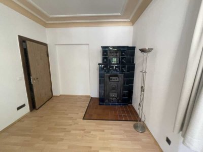 Charmantes Wohnkonzept in Künstlervilla mit 3 Ateliers in Stadtwaldnähe - ideal für Studenten!