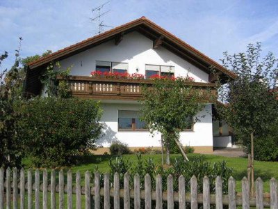 Schönes, geräumiges Haus mit vier Zimmer in Großkarolinenfeld