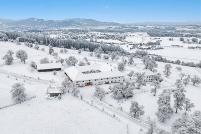 FÜR PFERDE-LIEBHABER!Traditioneller Vierkanthof mit 6 Boxen