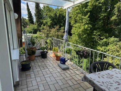 Zentrumsnahe Dachgeschosswohnung sucht neuen Besitzer.