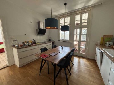 Schöne moderne Altbauwohnung