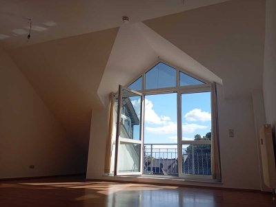 Charmante 2-Zimmer-Wohnung mit Balkon, Tiefgaragenstellplatz und Dachboden in Wiesbaden-Schierstein