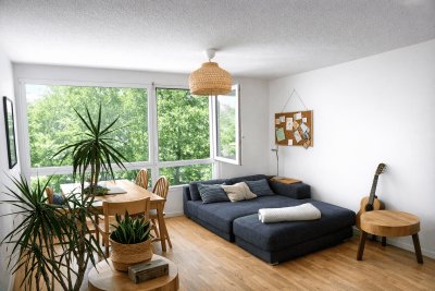 Lichtdurchflutete 2-Zimmer-Wohnung mit großen Fensterfronten – zentral in Feldkirch