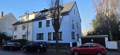 -- Bonn BEUEL -- modernisierte 2,5 Zim. DG Whg. ohne Balkon -- bitte auch "Sonstiges" lesen --