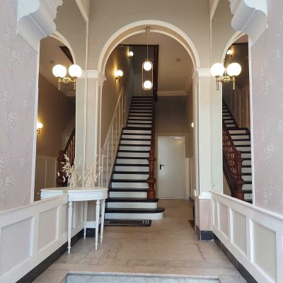 2,5 Zimmer Altbauwohnung mit Einbauküche und überdachtem Südbalkon in TOP Lage von Neuss