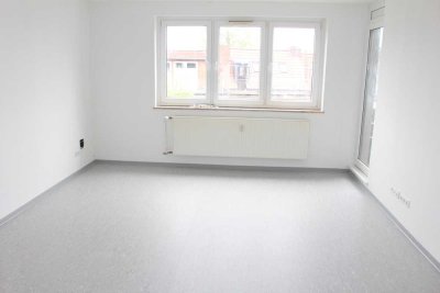 Ruhig und zentral gelegene 3 Zimmer Wohnung am Hulsberg. 2. REIHE. Südbalkon. Badezimmer mit Dusche.