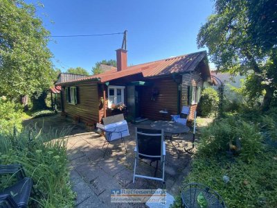 Charmantes, kleines Single- oder Pärchenhaus mit Traumgarten