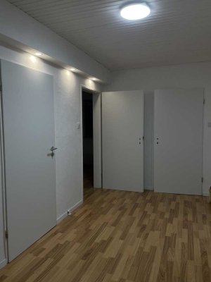 Frisch renovierte 3,5-Zimmer-Dachgeschosswohnung im Herzen von Geestemünde – nur 900 m zum Bahnhof