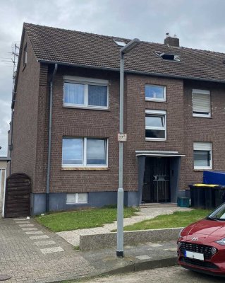 MFH mit 2 WE, Garten, 2xTerrasse, Balkon, Einzelgarage, Pkw-Stellplatz.