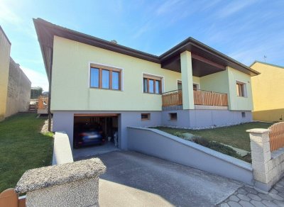 Perfekt geschnittenes Einfamilienhaus in Neusiedl/Zaya - thermisch saniert, Photovoltaikanlage, Weinkeller, Brunnen usw.