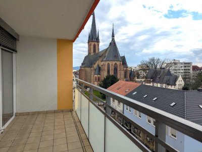 Eigenheim gesucht? Große 3-Zimmerwohnung mit Süd-Balkon in sehr zentraler Lage!