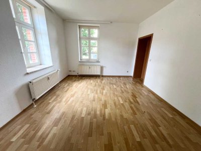 2-Raum-Wohnung mit Einbauküche, ebenerdiger Dusche und Laminat...!!!