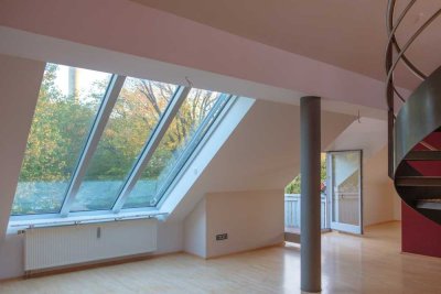 Exklusive Maisonette-Wohnung, zentrumsnah mit Aufzug und großem Balkon