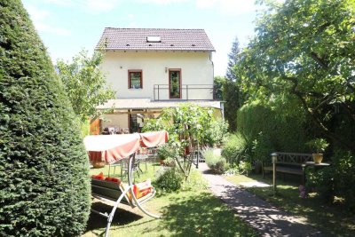 Einfamilienhaus mit schönem Garten in besonderer Lage