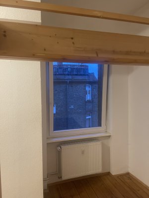 Schönes helles WG Zimmer am Neumarkt