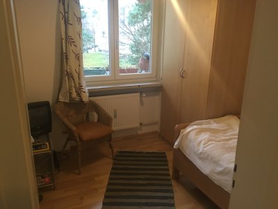 Kleines möbliertes Zimmer in ruhiger 54 qm Wohnung als Business-WG für Wochenendheimfahrer:innen oder Kurzzeitmiete